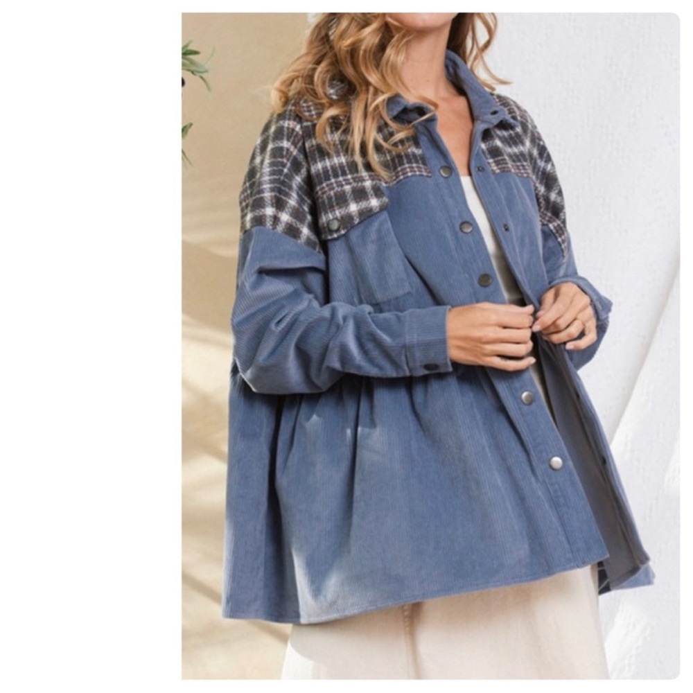 Boutique. NWT. Ces Femme blue corduroy shacket. M, L